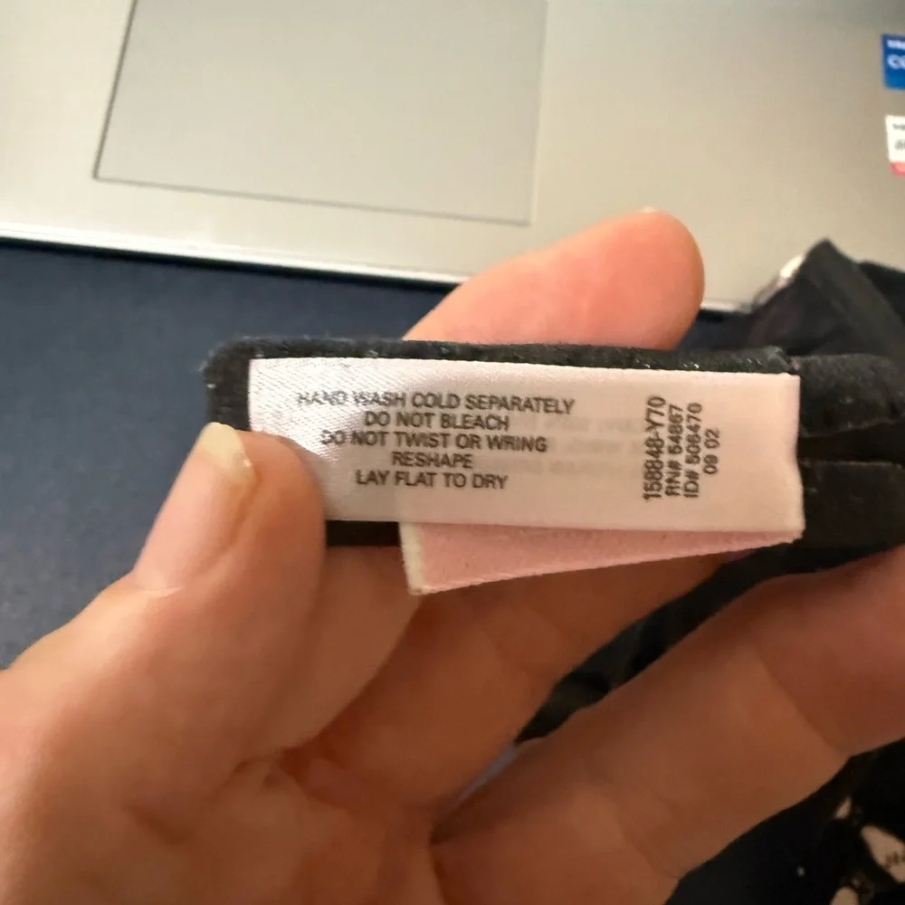 Victorias Secret Black Underwire Pink Ribbon Adjustable Straps Lace Bra Size 36B - Picture 6 of 6